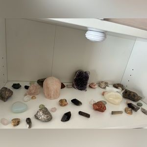 ASSORTMENT OF CRYSTALS